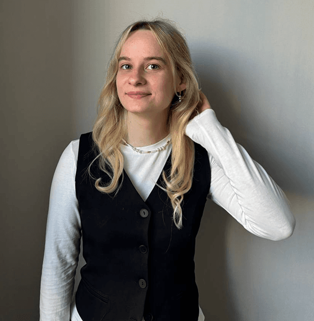 Преподаватель Анна
